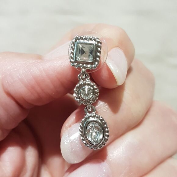 2 pc Silver tone crystal earring and bracelet set.  Never used - Picture 7 of 9